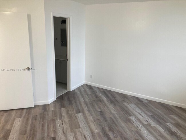 Building Photo - 212 Lake Pointe Dr