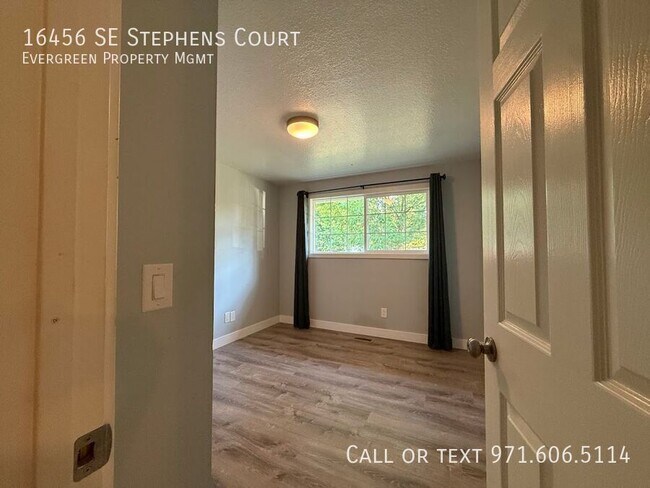 Building Photo - 16456 SE Stephens Ct