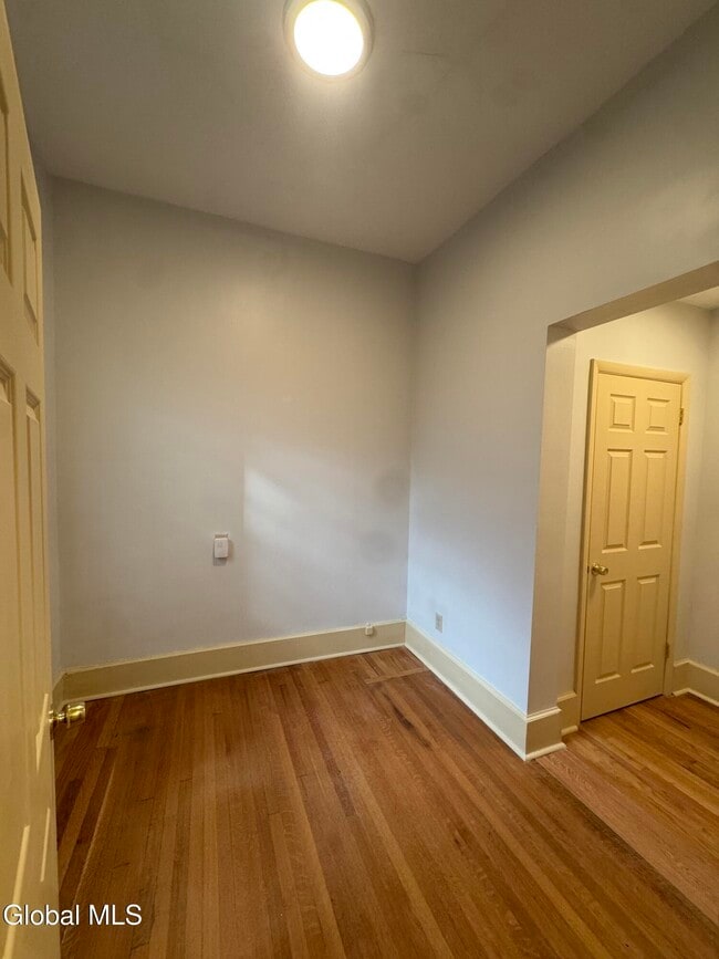 Building Photo - 133 S Lake Ave