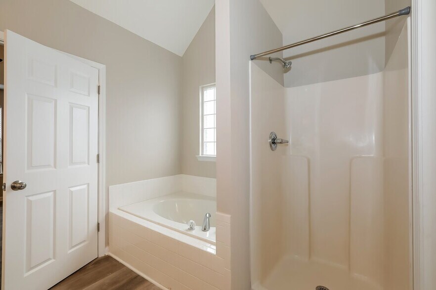 Building Photo - 5713 Colonnade Dr