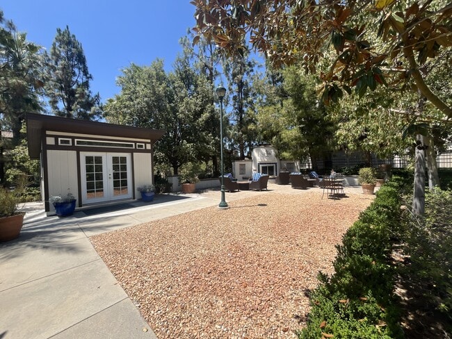 Building Photo - 869 East Mountain Way