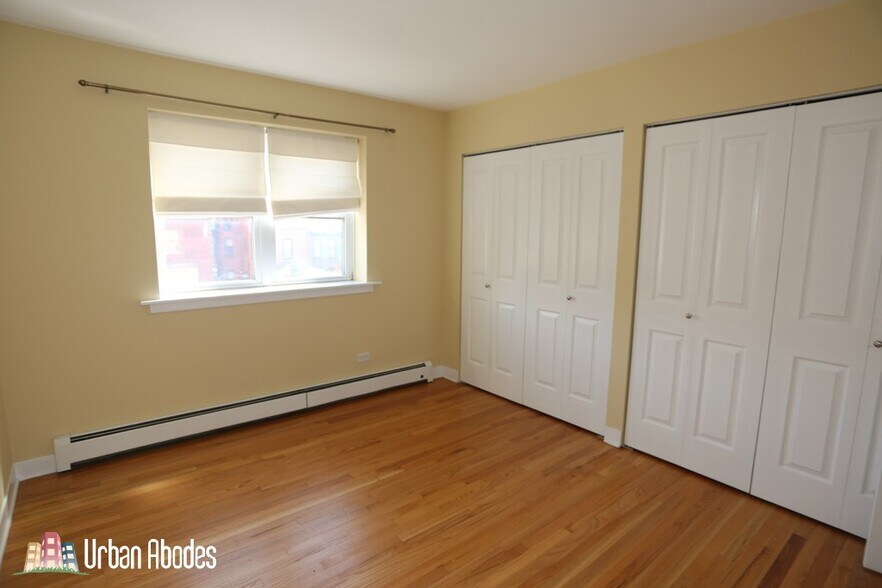 Building Photo - 637 W Wrightwood Ave