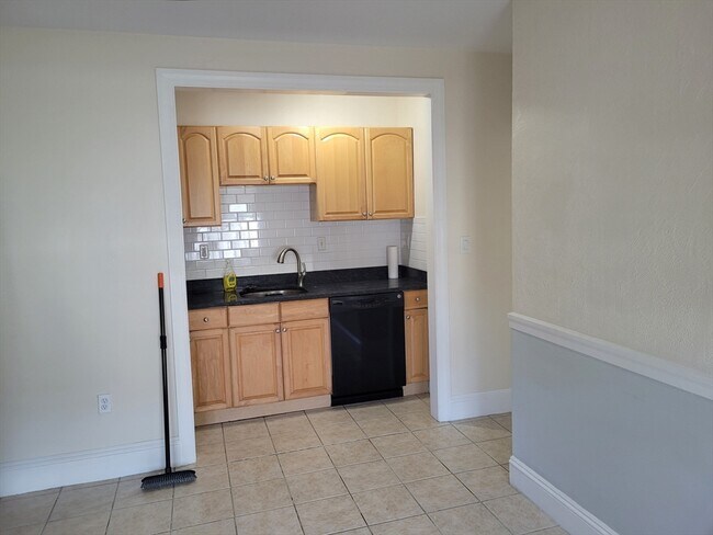 Building Photo - 39 Irving St