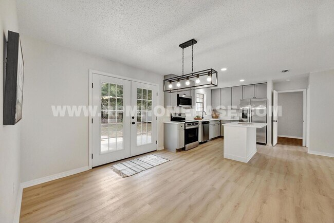 Building Photo - Fully Renovated 5-Bedroom Home with Modern...