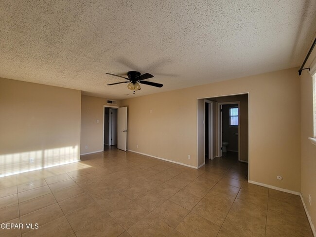 Building Photo - 305 Garden Grove Ln