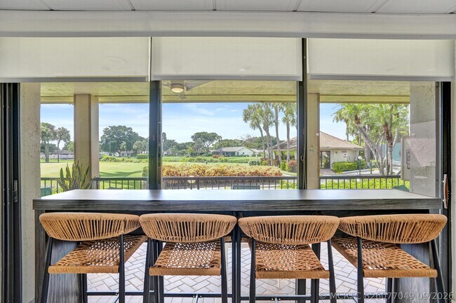Building Photo - 5355 10th Fairway Dr