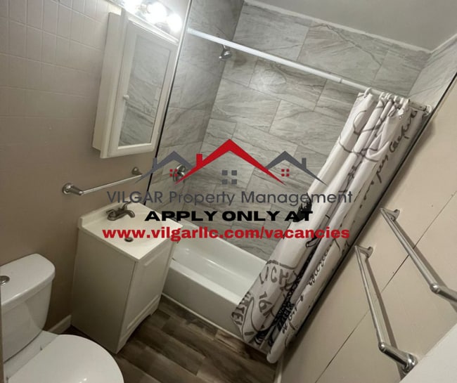 Building Photo - This attractive 2 large bedroom, 1 bathroo...