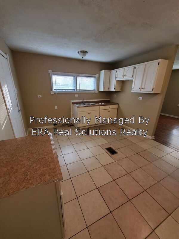 Building Photo - 723 Demorest Rd