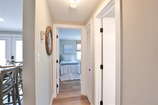 Building Photo - 211 Island Cir