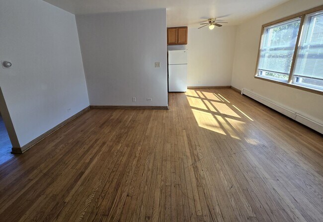 Building Photo - 4114 N Kedvale Ave