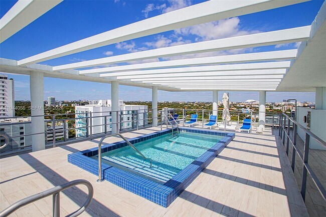 Building Photo - 1600 SW 1st Ave