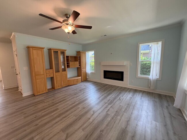 Building Photo - Gorgeous Executive Home in Anderson Creek ...