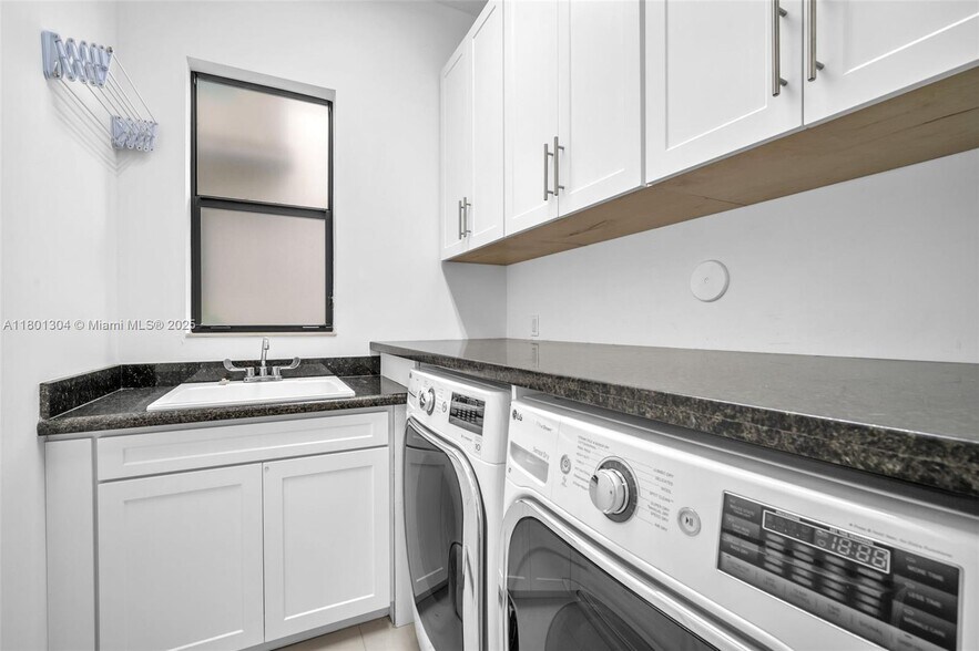 Building Photo - 1291 SW 113th Way