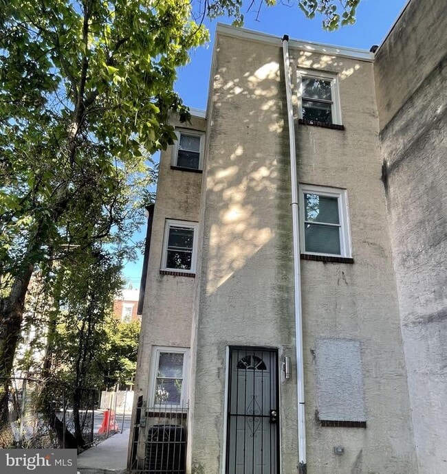 Building Photo - 2046 N 20th St