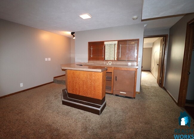 Building Photo - Large Duplex in Country Club Neighborhood!