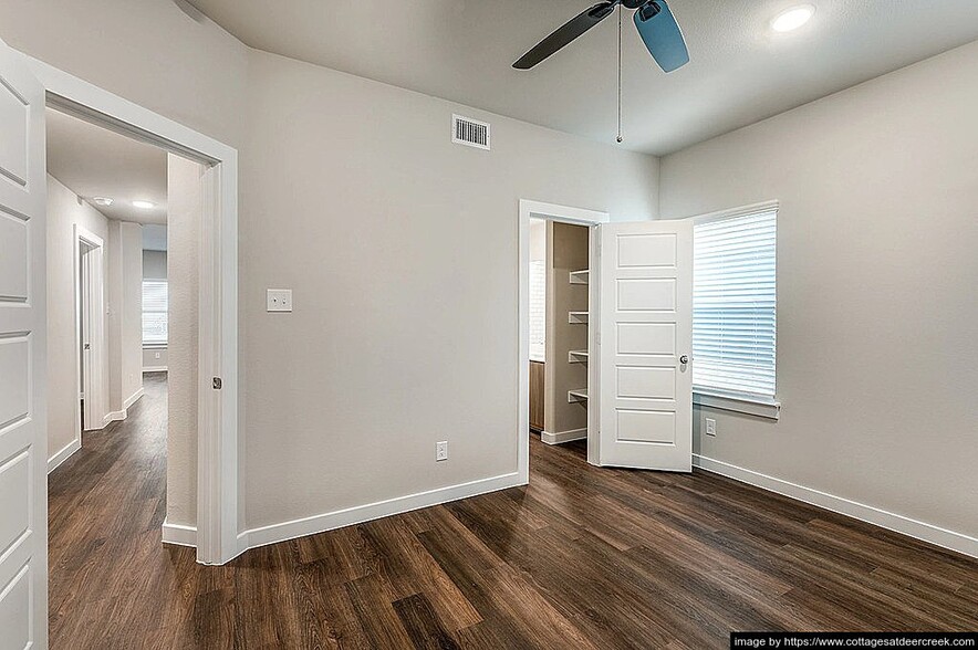 Building Photo - 1127 Eloise Dr