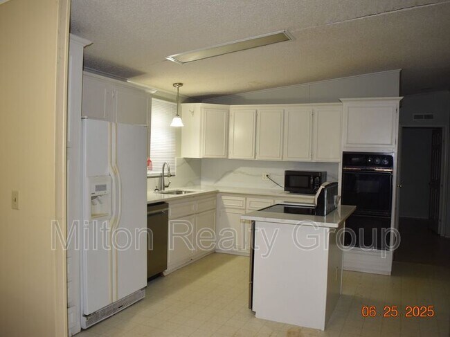 Building Photo - 415 Wire Rd