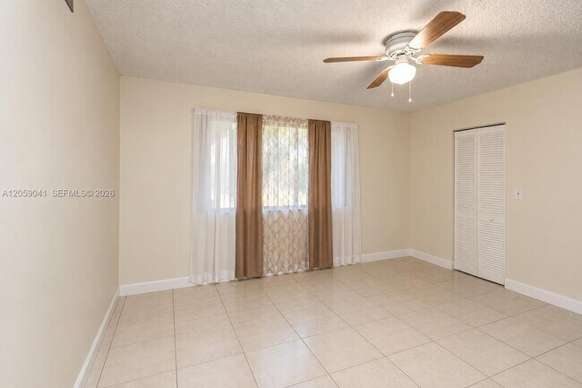Building Photo - 10425 SW 112th Ave