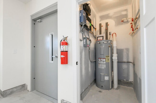 Building Photo - 204 Grand Ave