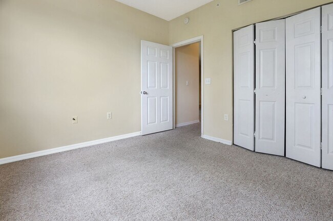 Building Photo - 2bd Condo right by UTC & Lakewood Ranch