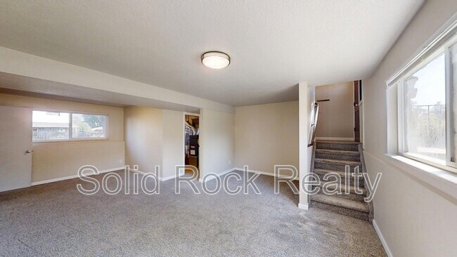 Building Photo - 1618 Shasta Dr