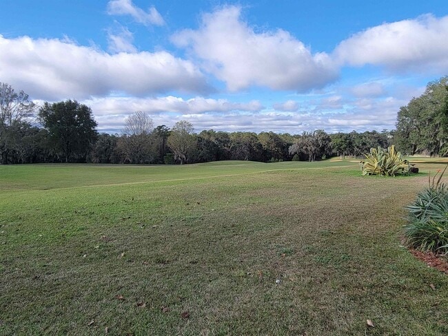 Building Photo - 3060 Dickinson Dr