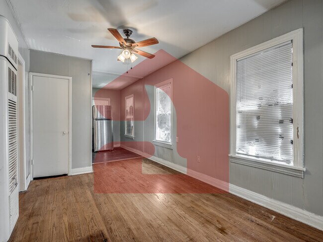 Building Photo - 2309 1/2 N Florida Ave