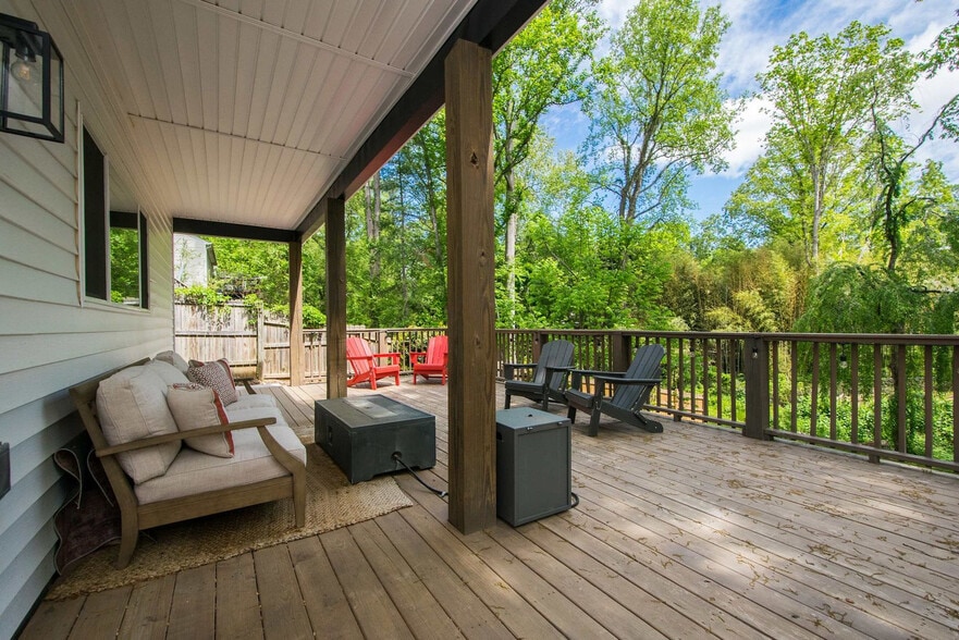 Building Photo - 1243 Pine Spring Dr