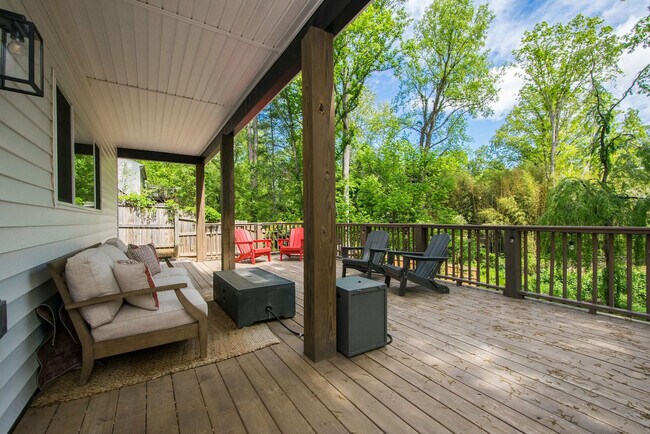 Building Photo - 1243 Pine Spring Dr