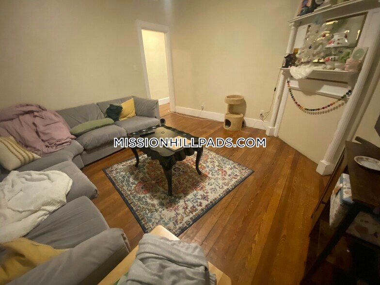 Building Photo - 21 Bucknam St