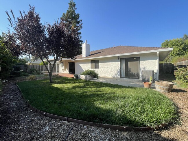 Building Photo - 1817 Heron Ln
