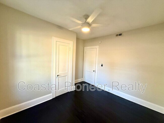 Building Photo - 4015 N Seminole Ave