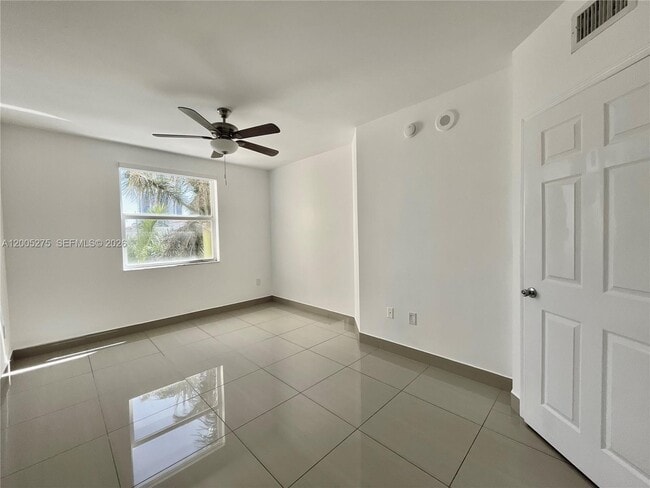 Building Photo - 17100 N Bay Rd