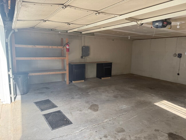 Building Photo - 1123 Monroe Ave