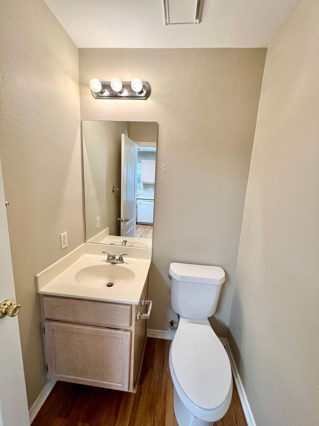 Building Photo - *COMING SOON* *MOVE IN SPECIAL* Pet-Friendly 3BD/2.5BA with Bonus Loft, Deck & Garden Tub – Near ...