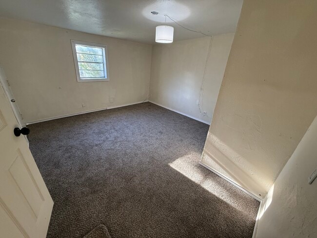 Building Photo - Lebanon rear