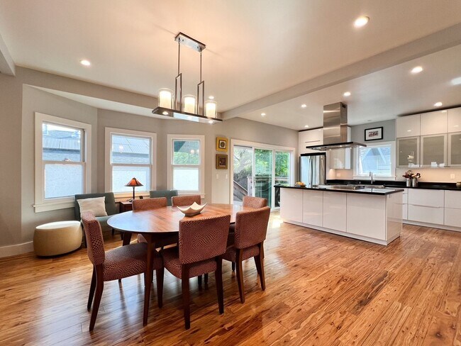 Building Photo - Fully Furnished Modern Home in the Desirable Alphabet Streets