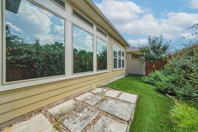 Building Photo - 5820 Harper Park Dr