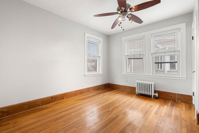 Building Photo - 9-11 Cross St