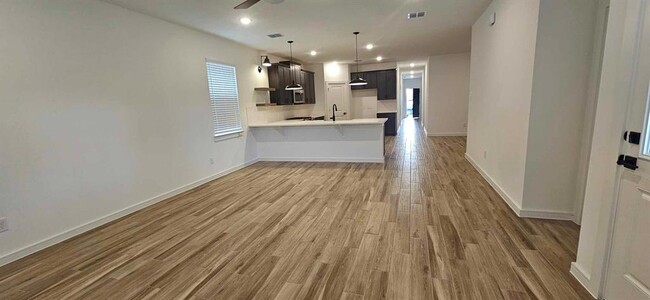 Building Photo - 8411 Bay Oaks Dr