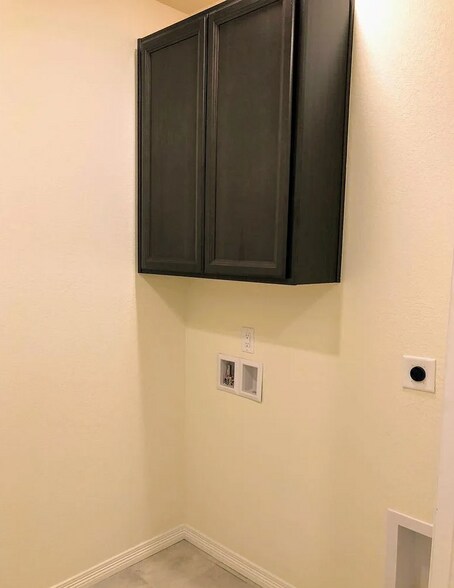 Laundry Room - 16384 Fillmore St
