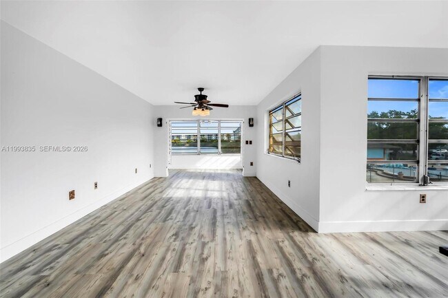 Building Photo - 285 NE 191st St