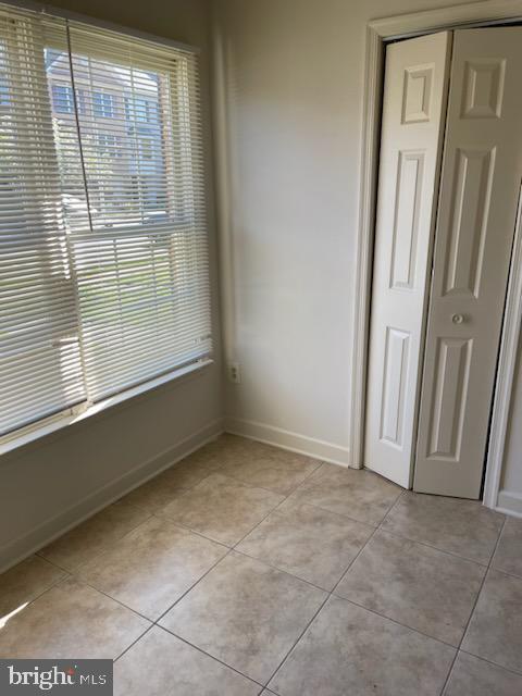 Building Photo - 5516 Sully Lake Dr