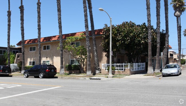 Primary Photo - 1303 WALNUT Ave