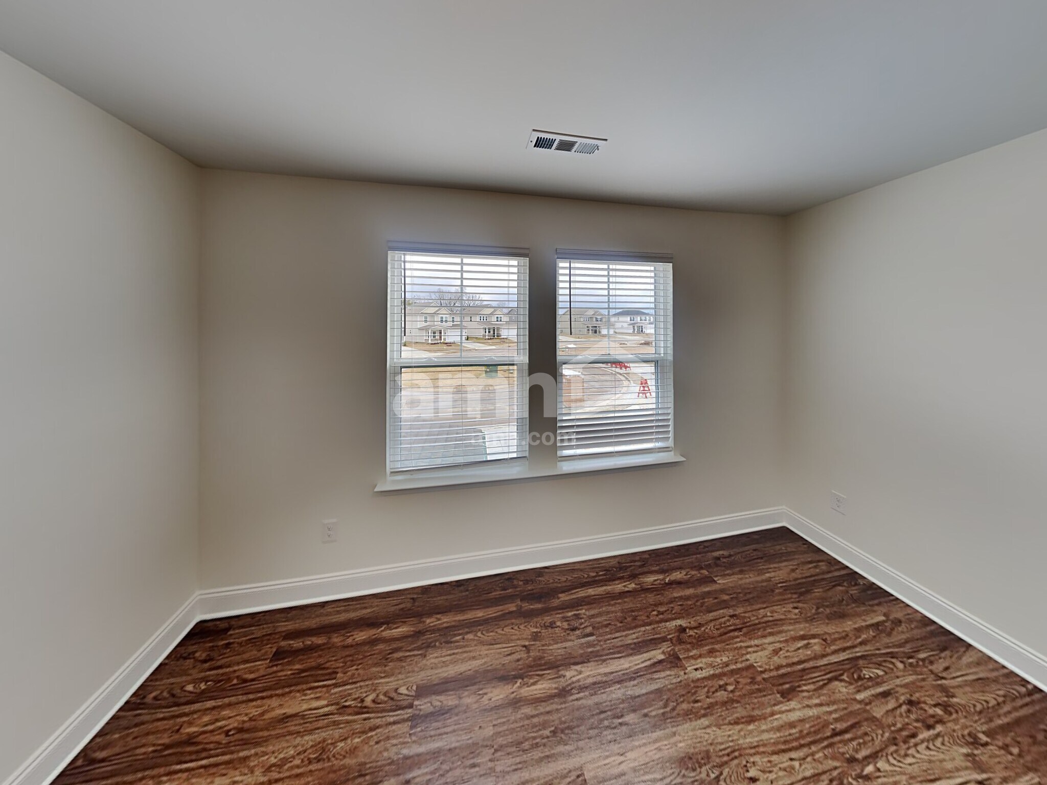 Building Photo - 1353 Lomond Dr