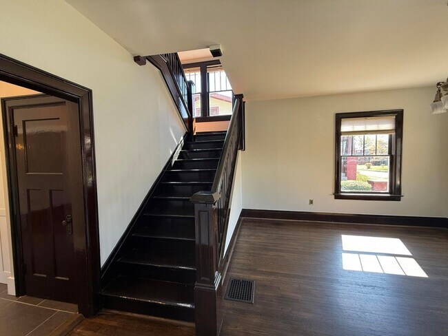 Building Photo - 206 Eveningside Dr