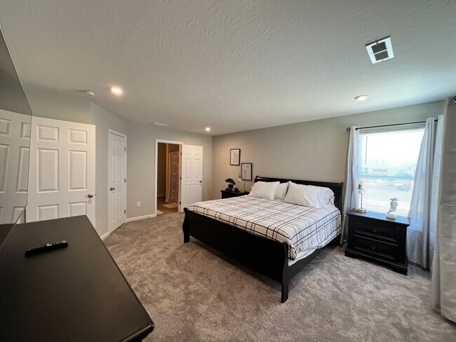 Building Photo - 7876 Ellington Ct