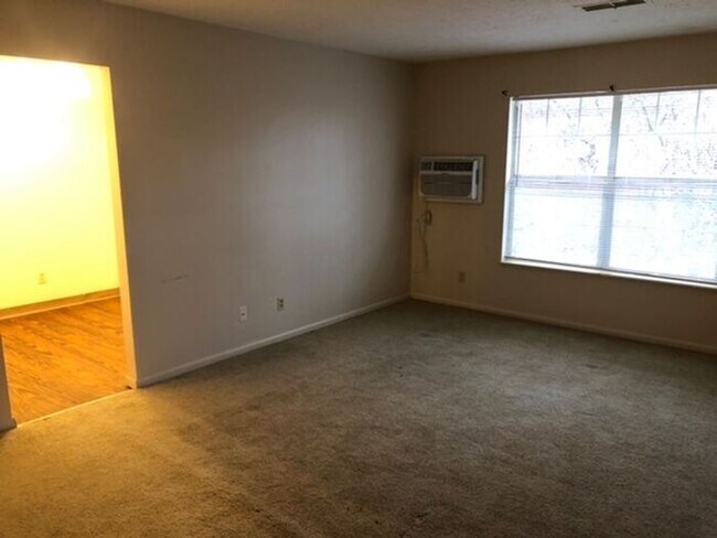 Building Photo - Wilmich Apartments, Akron OH - 1bed/1bath