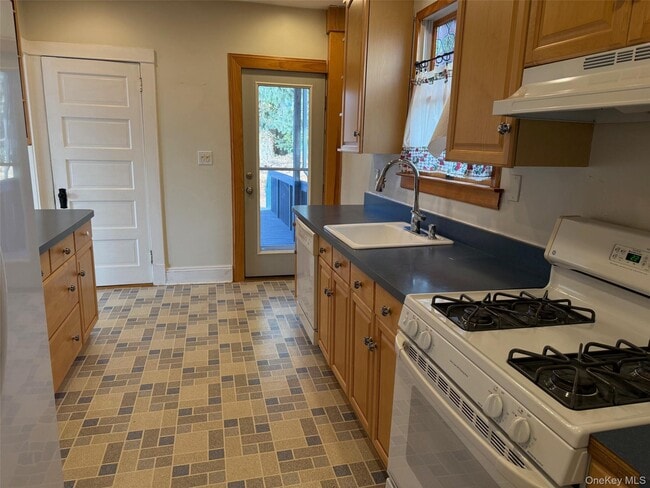 Building Photo - 15 Highland Ave