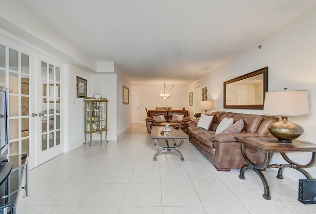 Building Photo - 3221 S Ocean Blvd